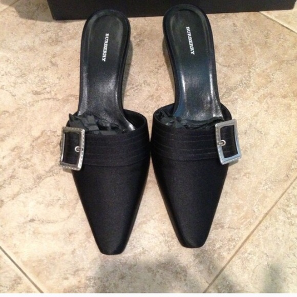 😍💕Burberry kitten heels😍💕 - Picture 2 of 3